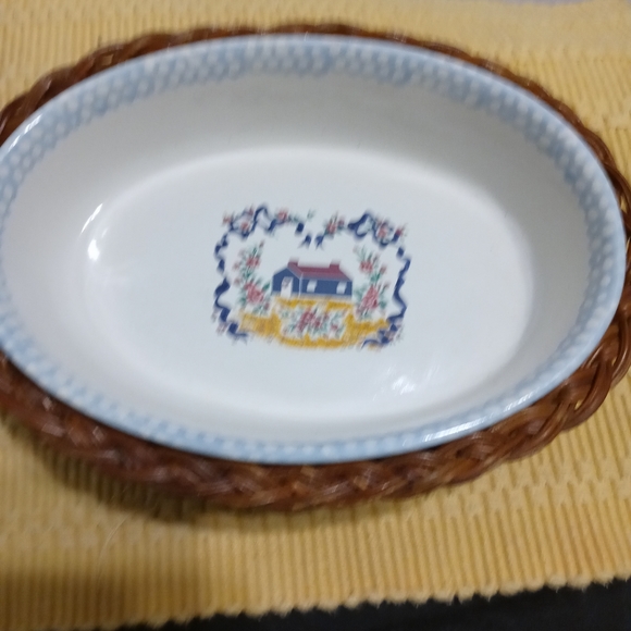 Vintage Casserole Dish - Picture 1 of 7